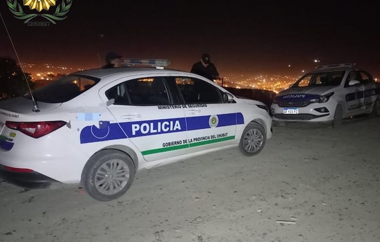 La Policía de Chubut intervino en la brutal pelea entre padre e hijo en Trelew. La Policía de Chubut intervino en la brutal pelea entre padre e hijo en Trelew.