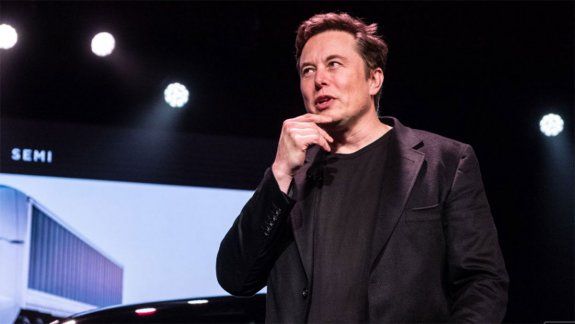 Elon Musk trató de vender sin éxito Tesla a Apple