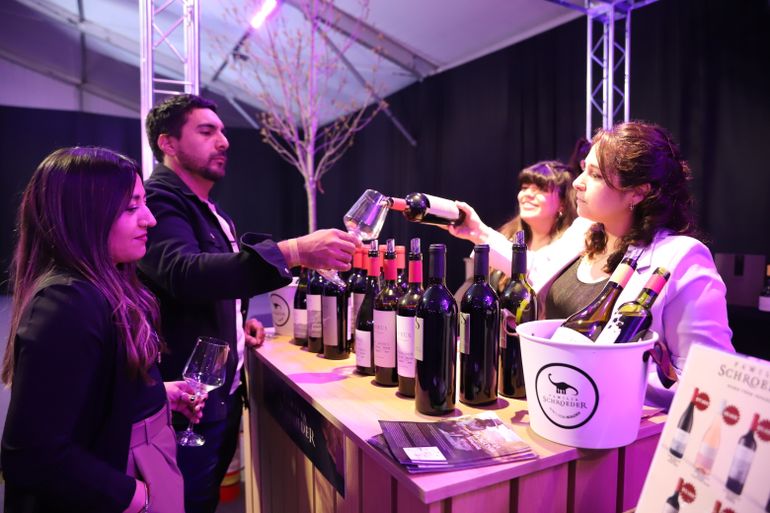 En fotos, así se vivió la primera noche del Salón del Vino en Neuquén