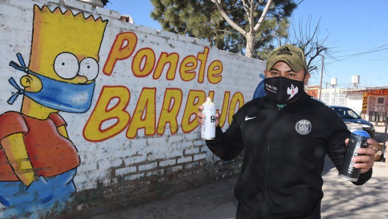 Ciudad: muralista crea conciencia sobre el uso del barbijo