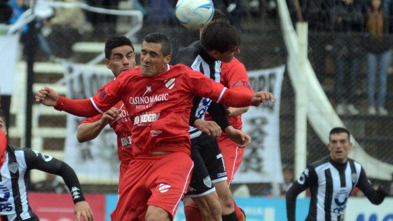 En el primer debut ante Cipolletti cayó 2-1. En la temporada 2015 empató en uno contra Alvarado de Mar del Plata. Este año le ganó a Madryn 3-2.
