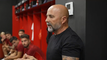 la reaccion del huevo acuna en la presentacion de sampaoli la reaccion del huevo acuna en la presentacion de sampaoli