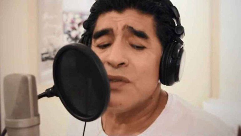 Maradona demostró junto al duo Pimpinela que tenía cualidades para el canto