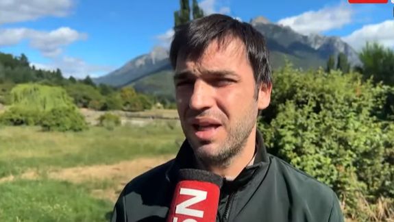 Nacho Torres sobrevoló la zona del desastre en Epuyén y luego dialogó con la prensa.