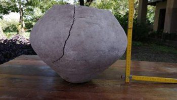 ecuador: hallaron una urna funeraria de hace mil anos