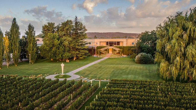 Panorámica de la bodega centenaria se presenta a concurso prevetivo. | LM Neuquen Panorámica de la bodega centenaria se presenta a concurso prevetivo.