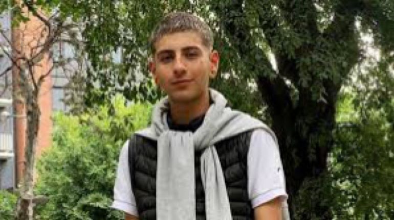 Salió del boliche y lo atacaron a patadas y botellazos