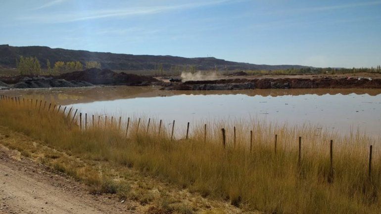 Investigan la aparición de un cadáver en una laguna artificial de Plottier