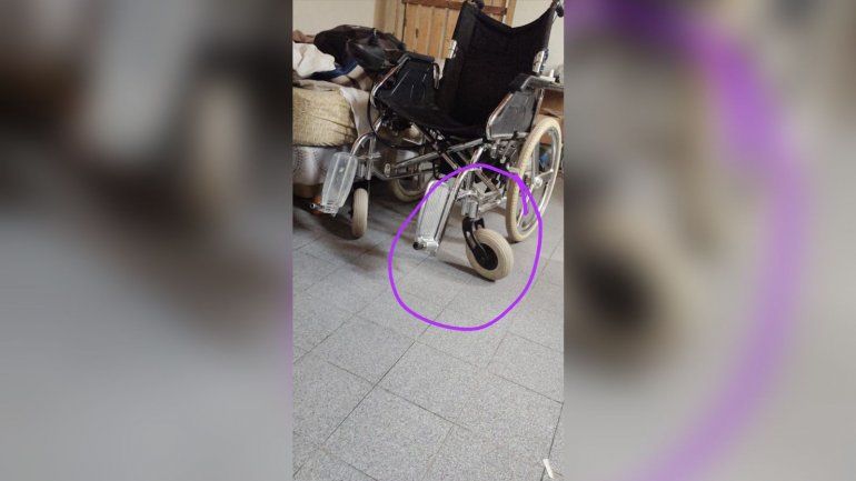 Falló la rampa de Autobuses y su hijo con discapacidad cayó