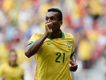 Jo vistiendo la camiseta de la selección de Brasil.