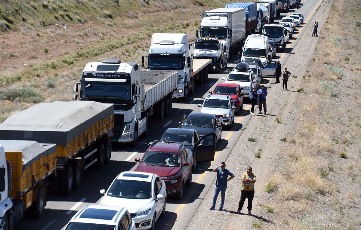 Ordenaron el desalojo en los cortes de Desarrollo Social: No nos vamos a mover de acá