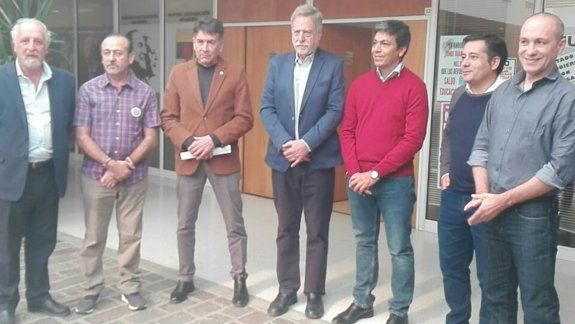 Diputados opositores se ofrecen de mediadores en el conflicto docente