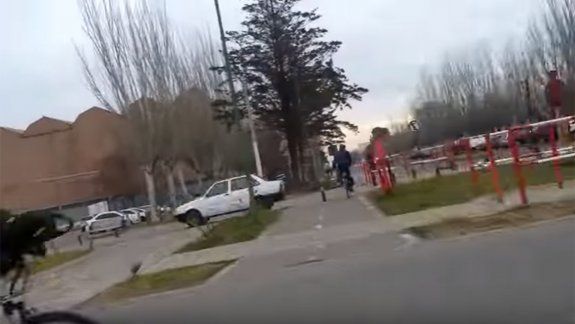 Vértigo en dos ruedas: así se viaja por la bicisenda de los neuquinos