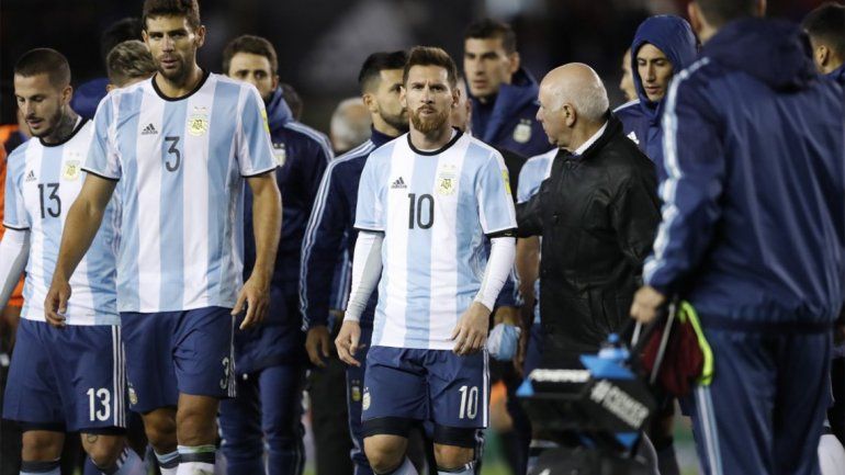 El plantel argentino optó una vez más por el silencio al retirarse del Monumental