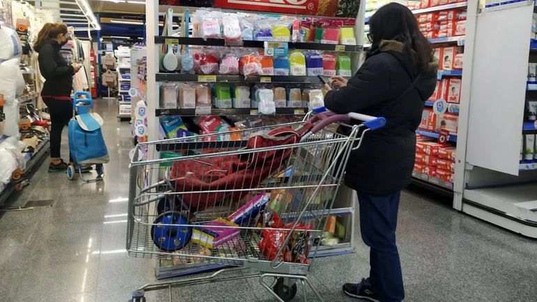 Crujen las ventas de los supermercados por la alta inflación