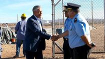 El gobernador recorrió la obra. El gobernador recorrió la obra.