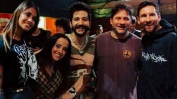 el detalle de la ropa de messi y antonela que se hizo viral el detalle de la ropa de messi y antonela que se hizo viral