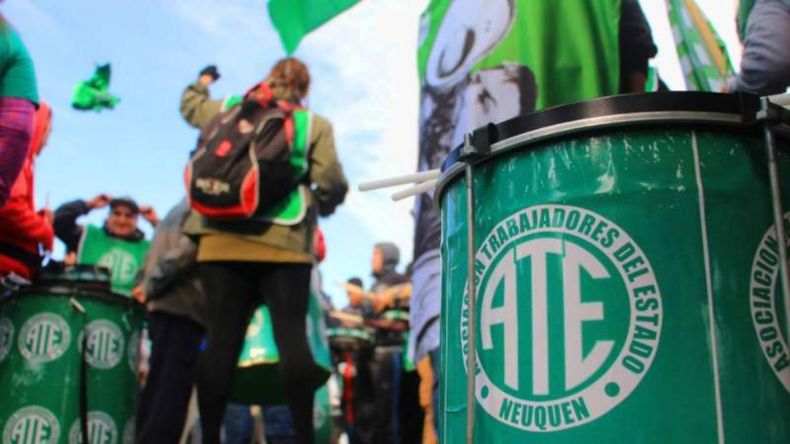 ATE analiza movilizarse a la Casa de Gobierno. | LM Neuquen ATE analiza movilizarse a la Casa de Gobierno.
