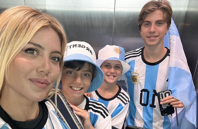 La mediática empresaria viajó a Qatar para ver la final del mundial y festejar el cumpleaños de su hijo Constantino, junto a Benedicto y Valentino.