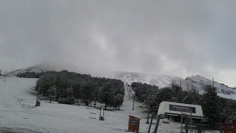 Sorpresa: el cerro Chapelco amaneció nevado