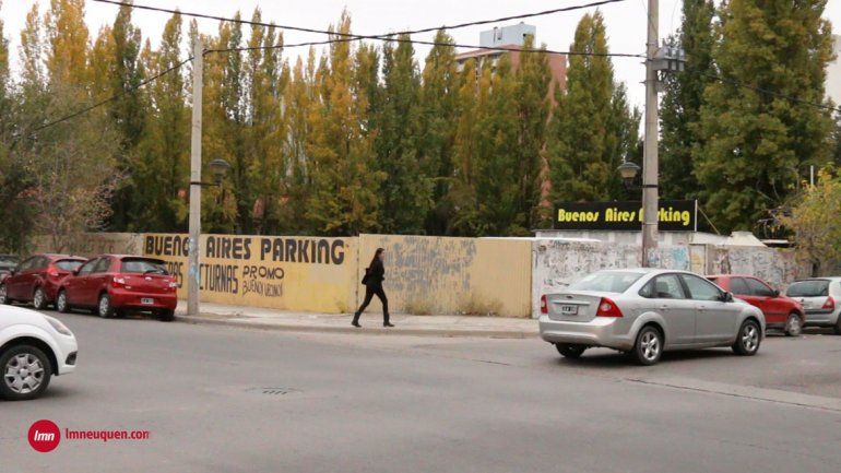 El dueño del estacionamiento que venderán por decreto no quiere irse