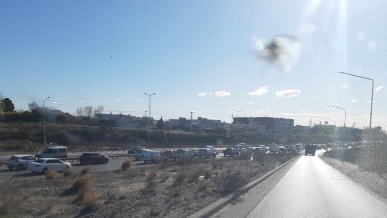 Las demoras en el tránsito sobre ruta 7 provocan interminables filas de varios kilómetros. 