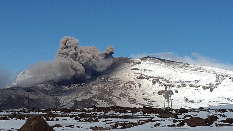 El Copahue aumentó la actividad con explosiones y cenizas