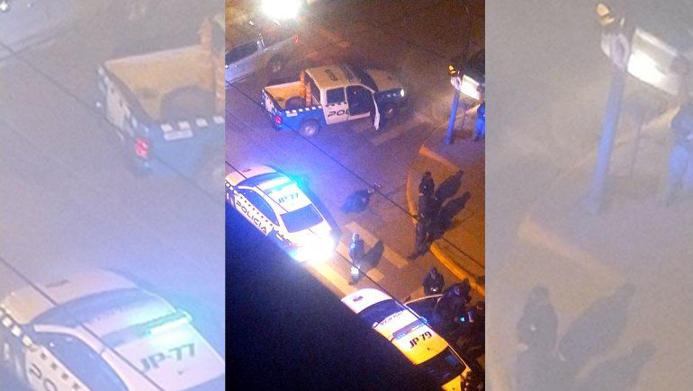 Familiares del hombre herido por la Policía en el barrio Santa Genoveva piden explicaciones sobre lo ocurrido.