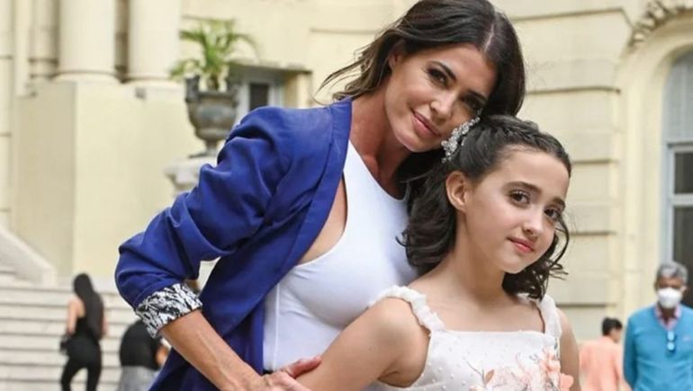 Pamela David junto a su hija Lola. Pamela David junto a su hija Lola.