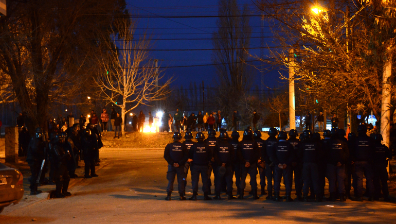 Una tarde de tensión en barrio Canal V por el presunto abuso en el Jardín 31