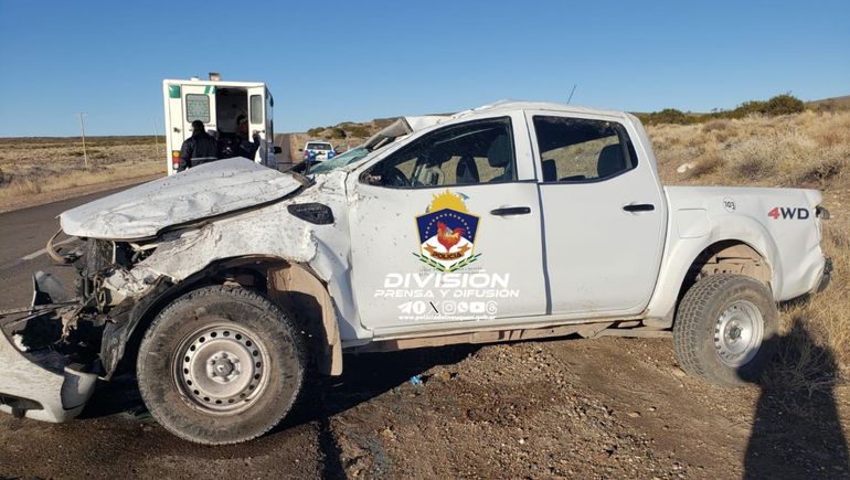 La camioneta del organismo provincial de Neuquén que sufrió el vuelco