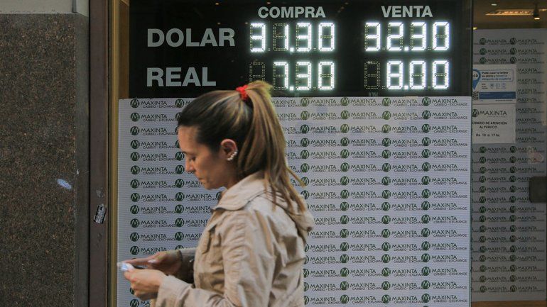 ¿Dónde está el límite?:  Sin freno, el dólar no para de batir récords