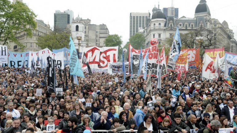 La marcha por la aparición con vida del artesano fue en la Plaza de Mayo.