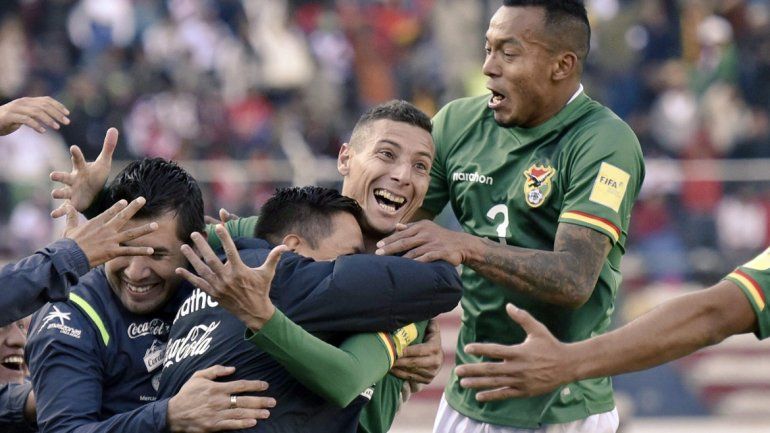 Bolivia, con el debut de Hoyos como DT, le ganó 2 a 0 Perú