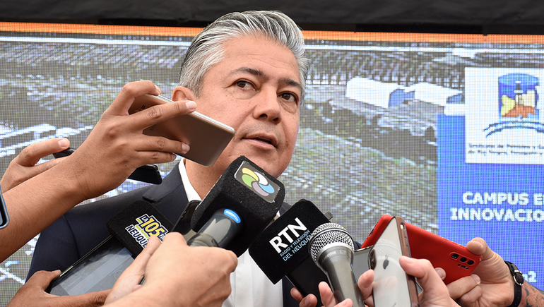 Rolando Figueroa prometió revisar la planta permanente de empleados. Pero aparece otra Rolando Figueroa prometió revisar la planta permanente de empleados. Pero aparece otra