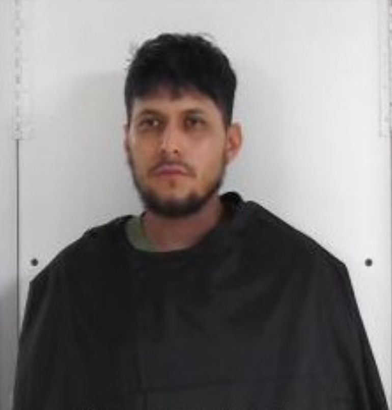 La niñera identificó al sospechoso de estar debajo de la cama del niño como Martín Villalobos Junior, de 27 años. La niñera identificó al sospechoso de estar debajo de la cama del niño como Martín Villalobos Junior, de 27 años.