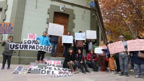 Familias de Ruca Antú en Casa de Gobierno. | LM Neuquen Familias de Ruca Antú en Casa de Gobierno.