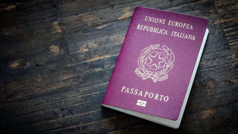 La ciudadanía italiana, el primer paso para la obtención del pasaporte comunitario para la Unión Europea. La ciudadanía italiana, el primer paso para la obtención del pasaporte comunitario para la Unión Europea.