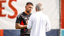 el gesto de jose mourinho que sorprendio a nicolas otamendi el gesto de jose mourinho que sorprendio a nicolas otamendi