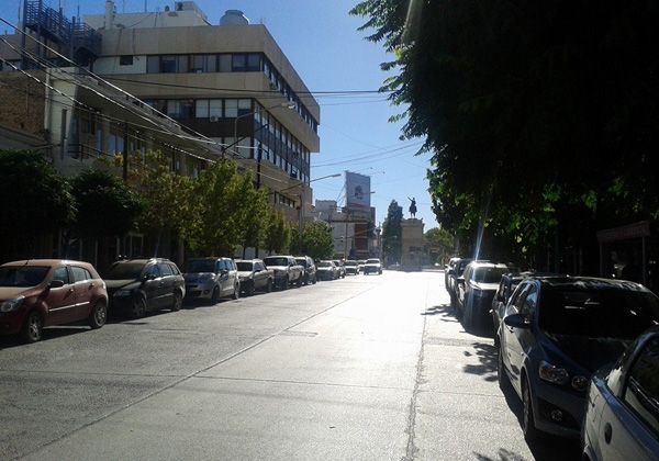 Buscan que la primera cuadra de la calle Roca sea peatonal