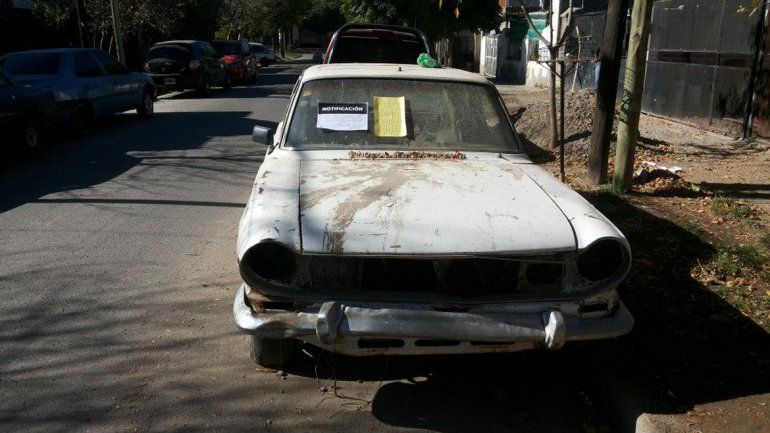 Mal estacionamiento y abandono de autos las principales quejas en Buenos Vecinos