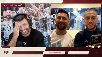 la intimidad de la seleccion en un stream del kun y messi la intimidad de la seleccion en un stream del kun y messi