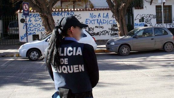Otra mujer policía denuncia falsas acusaciones y desamparo dentro de la fuerza