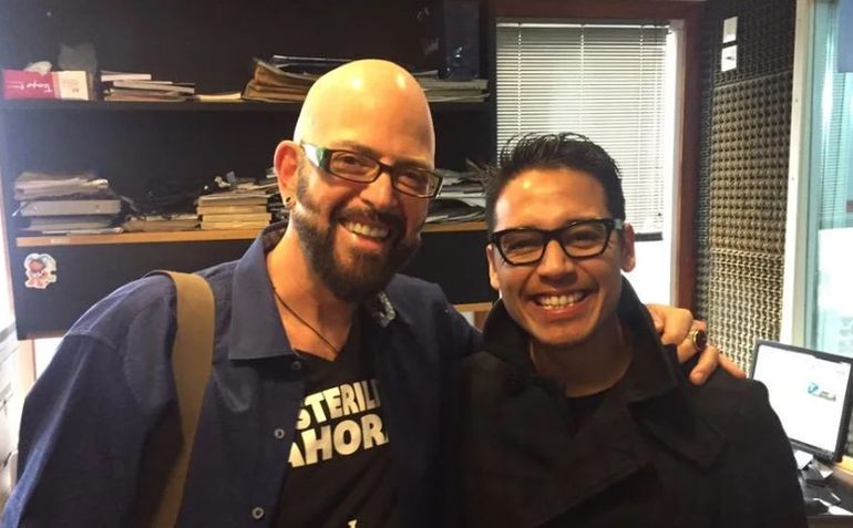 Un pibe de Santa Cruz con el famoso adiestrador de gatos Jackson Galaxy. Un pibe de Santa Cruz con el famoso adiestrador de gatos Jackson Galaxy.