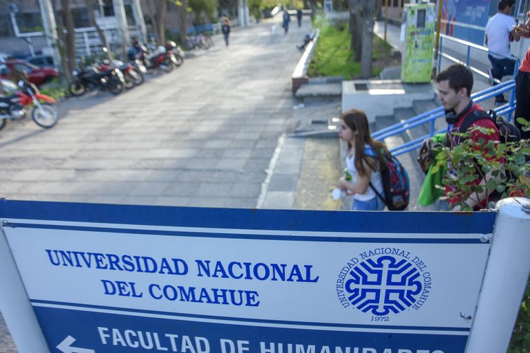 La UNCo abrió su inscripción para más de 80 carreras: novedades, requisitos y plazos