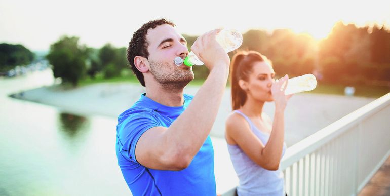 La hidratación es fundamental para afrontar las altas temperaturas. 