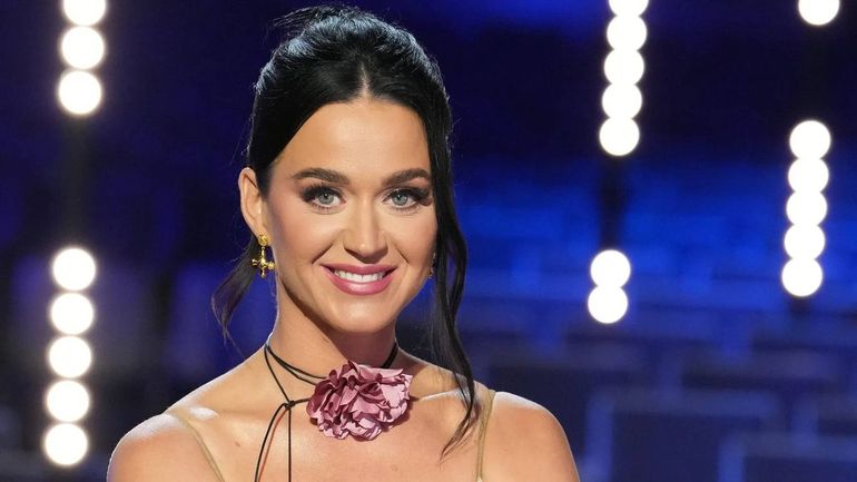 Seven years later, the American singer and songwriter returns to Argentina with her tour The Lifeses Tour.