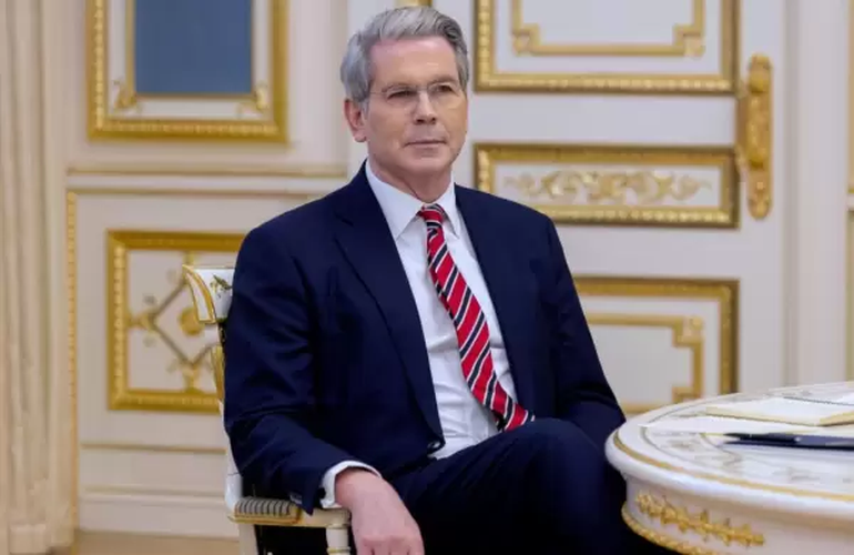 Bessent es un inversor y administrador de fondos de alto riesgo estadounidense. Bessent es un inversor y administrador de fondos de alto riesgo estadounidense.