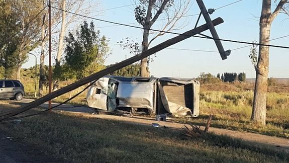 Una joven murió tras un violento vuelco en la ruta 151