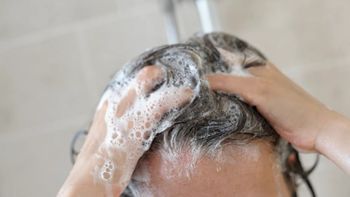 Hay una razón: cada vez más personas se lavan el pelo con vinagre blanco Hay una razón: cada vez más personas se lavan el pelo con vinagre blanco